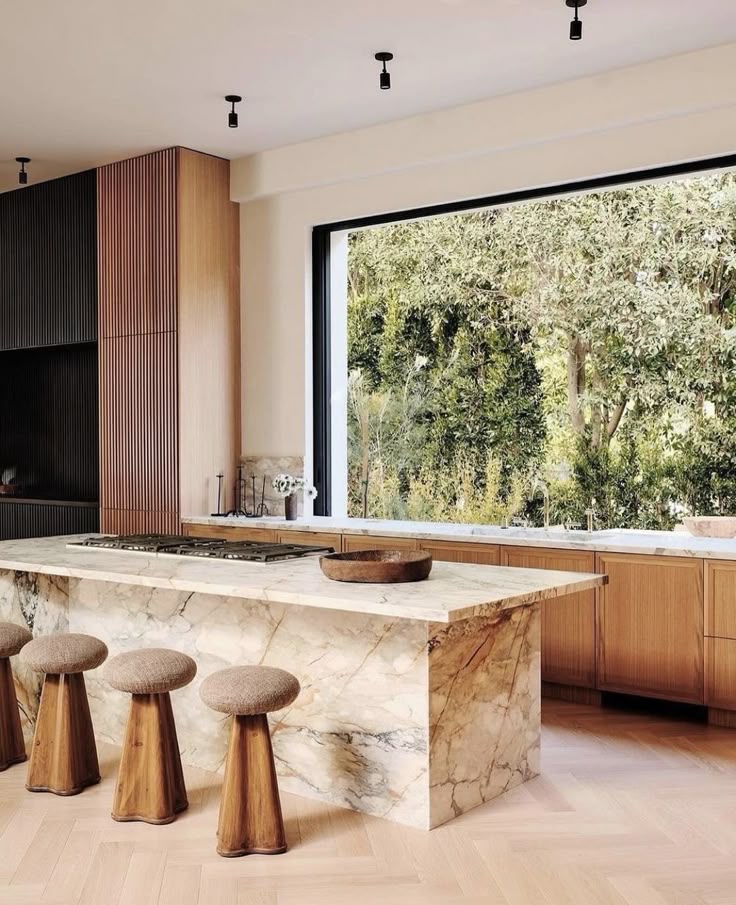 Kitchen with a statement stone island featuring bold veining and a luxurious finish